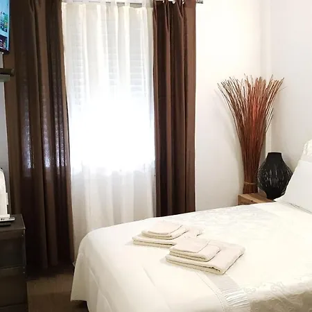 Les Pieds Dans L'eau Bed & Breakfast *