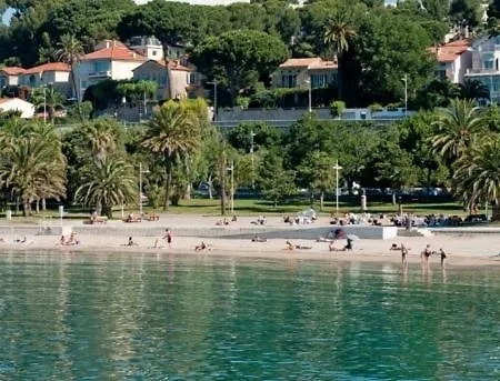 Les Pieds Dans L'eau