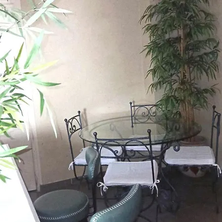 Les Pieds Dans L'eau Nicea