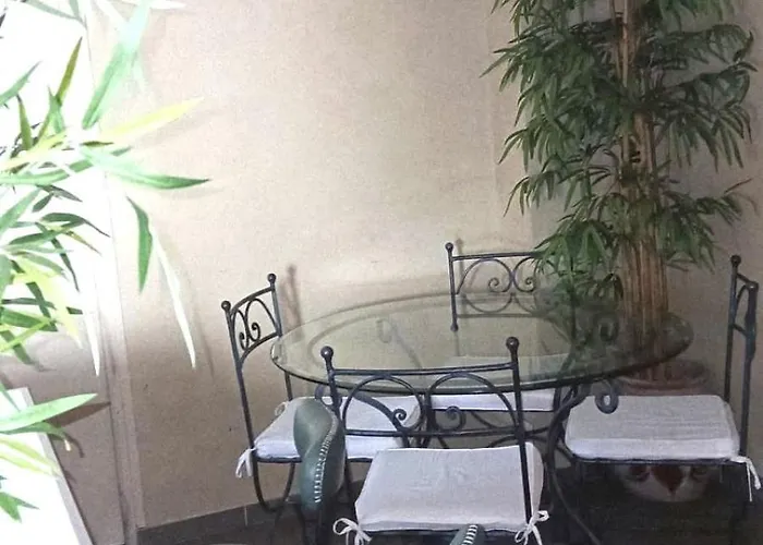 Les Pieds Dans L'eau Nicea